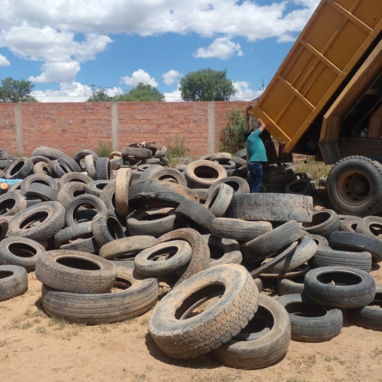 Traslado de Neumáticos del Botadero de Kara Kara